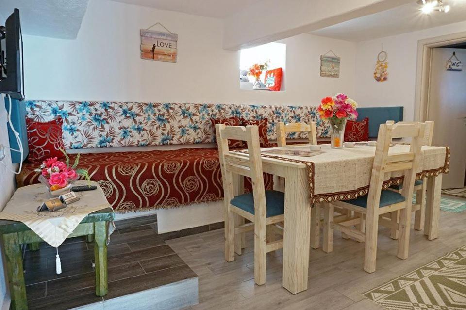 Ilio Socrates Apartment